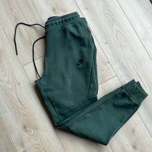 Nike tech medium jogger
